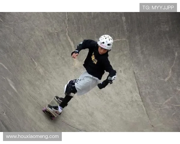 重庆滑板队在极限运动会中以54分领先积分榜，展现出色实力与团队合作精神